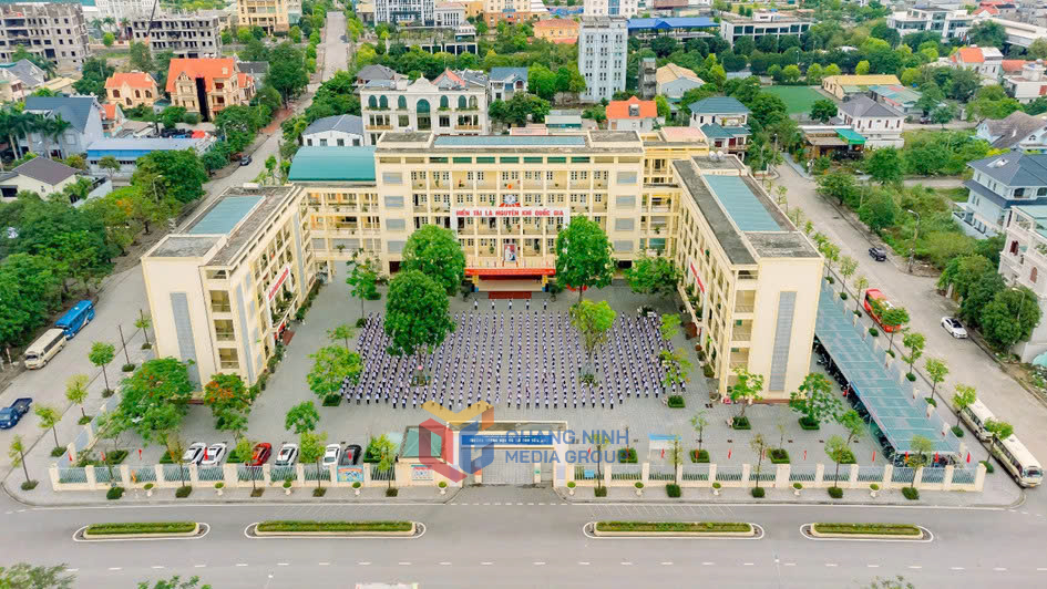 BẢN HÒA CA HOA THÁNG SÁU