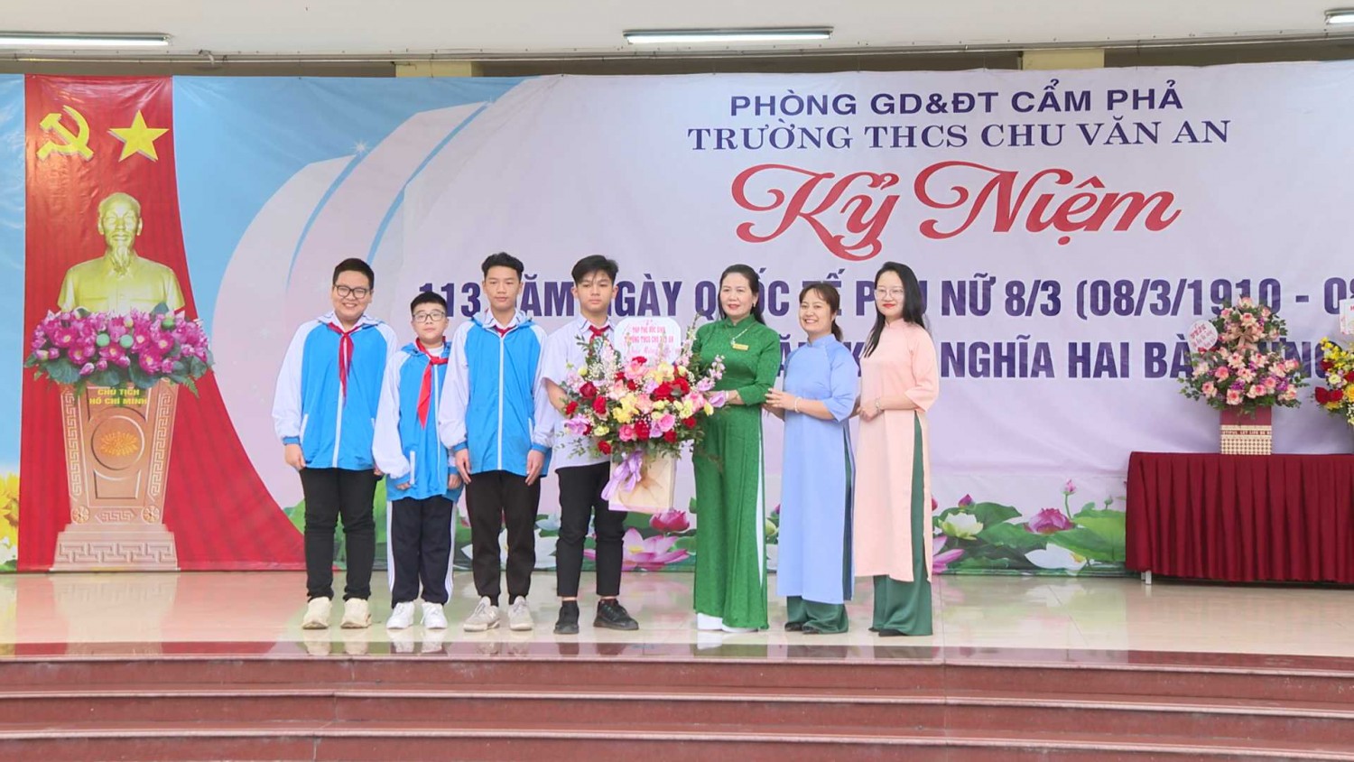 Trường THCS Chu Văn An: Hội thi cắm hoa chào mừng ngày Quốc tế Phụ nữ 8/3