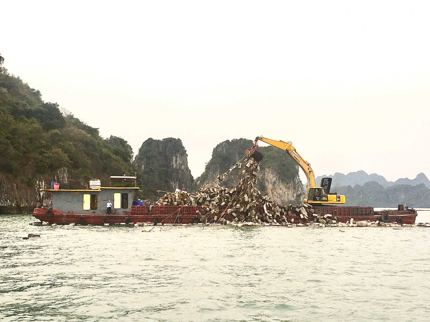 Thông tin triển khai đợt cao điểm ra quân làm sạch môi trường biển Thành phố Cẩm Phả ( Bản tin số 8, ngày 08/4/2023)