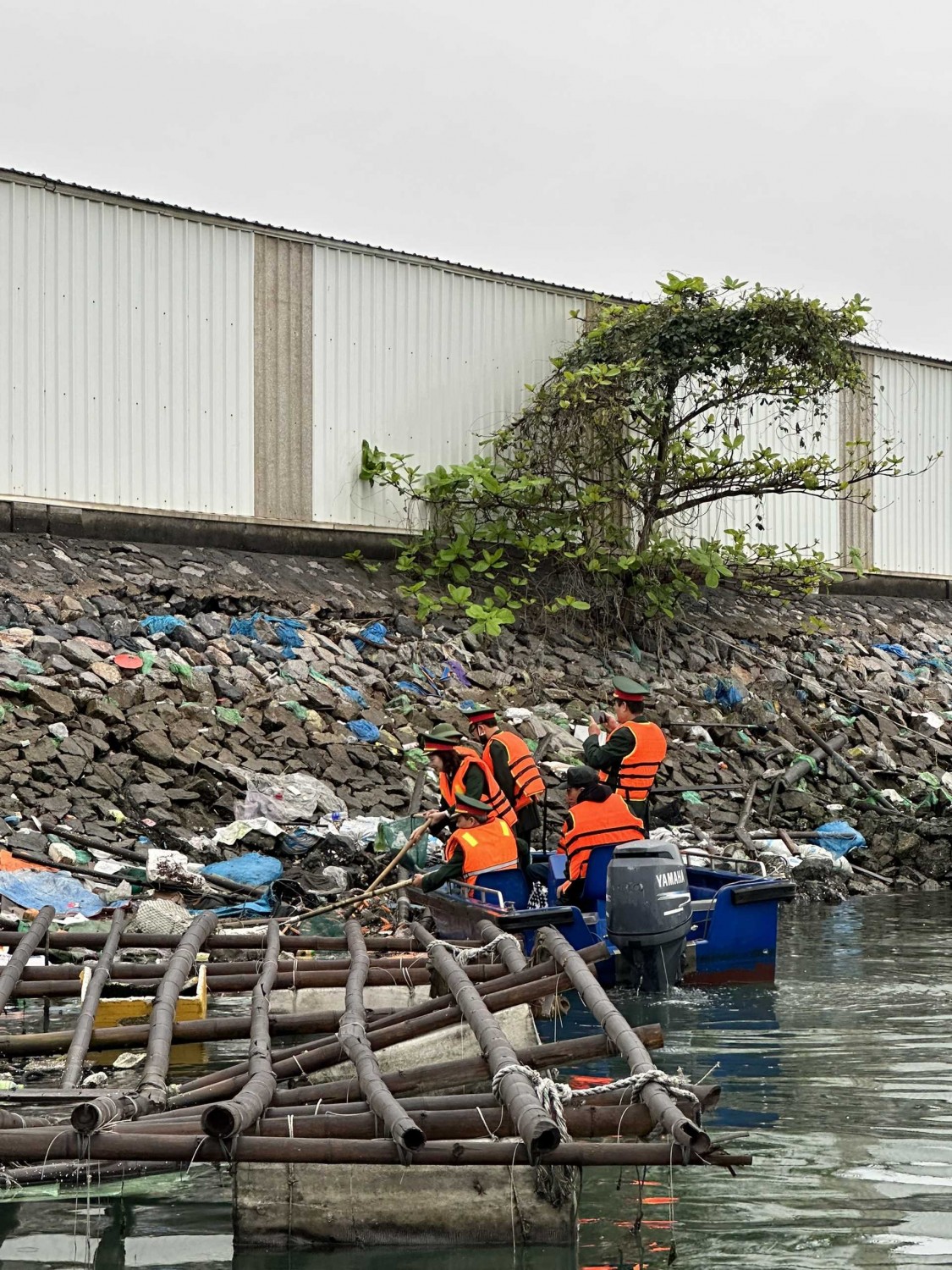 Thông tin triển khai đợt cao điểm ra quân làm sạch môi trường biển Thành phố Cẩm Phả ( Bản tin số 4, ngày 04/4/2023)